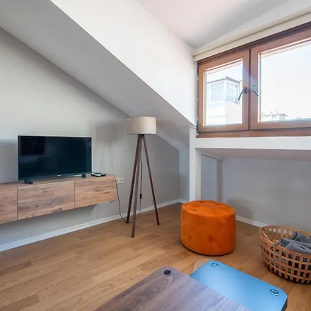 Apartment Raya Cihangir *